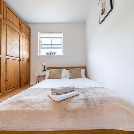 Stansted Airport & Bishops Stortford Town Centre Professional Apartment Bishop's Stortford Bagian luar foto