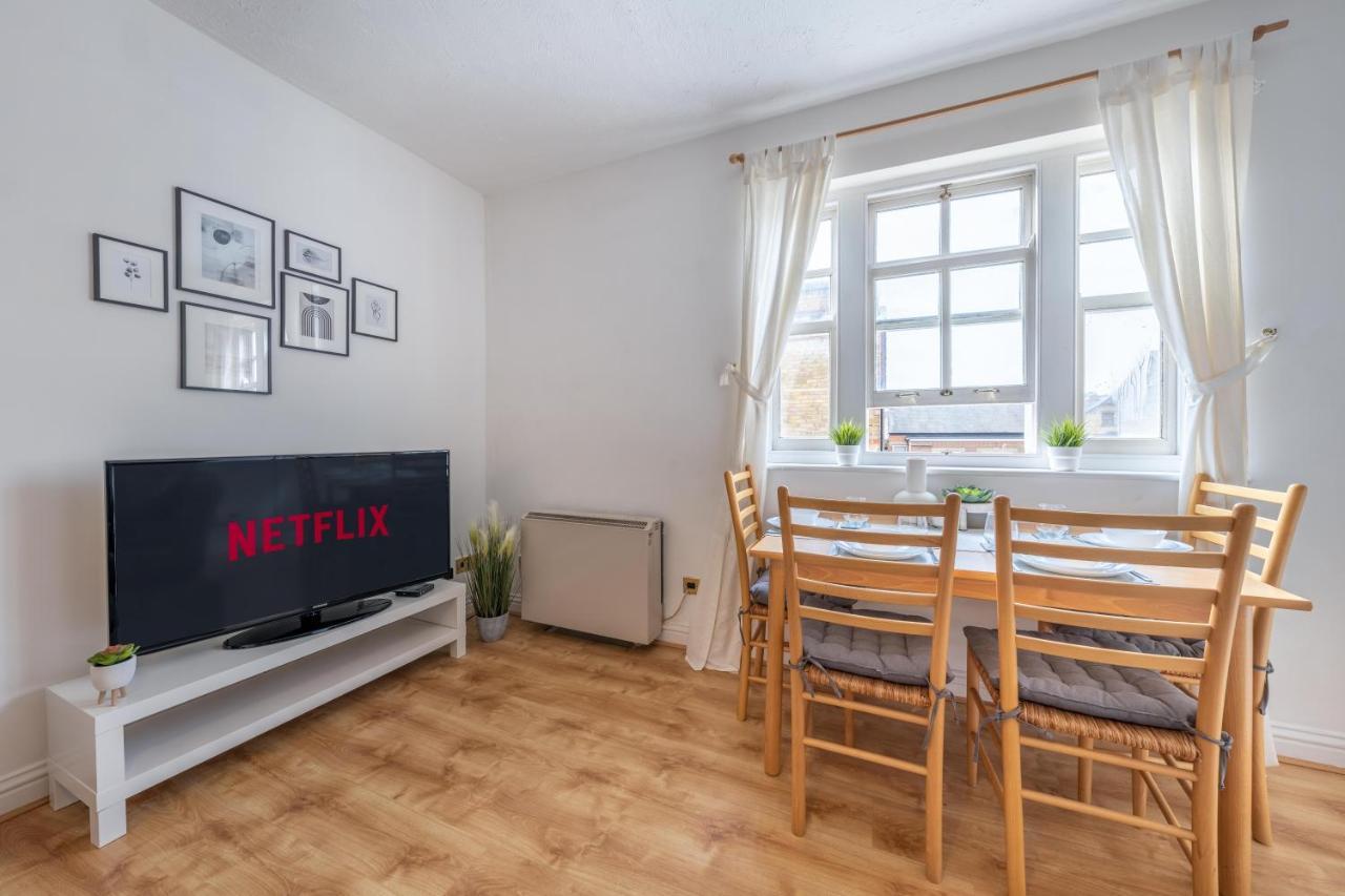 Stansted Airport & Bishops Stortford Town Centre Professional Apartment Bishop's Stortford Bagian luar foto