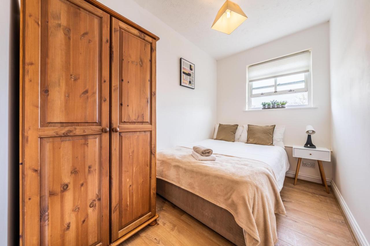 Stansted Airport & Bishops Stortford Town Centre Professional Apartment Bishop's Stortford Bagian luar foto