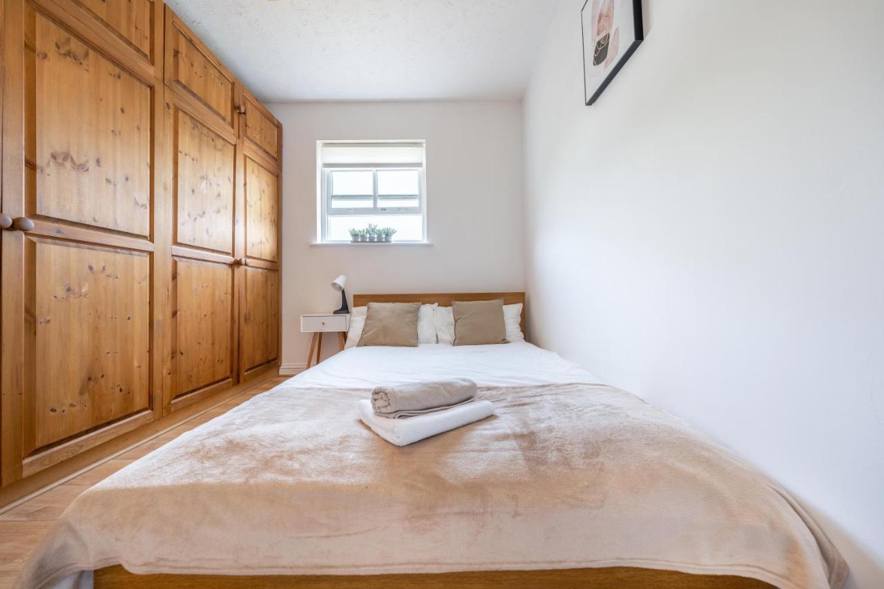 Stansted Airport & Bishops Stortford Town Centre Professional Apartment Bishop's Stortford Bagian luar foto