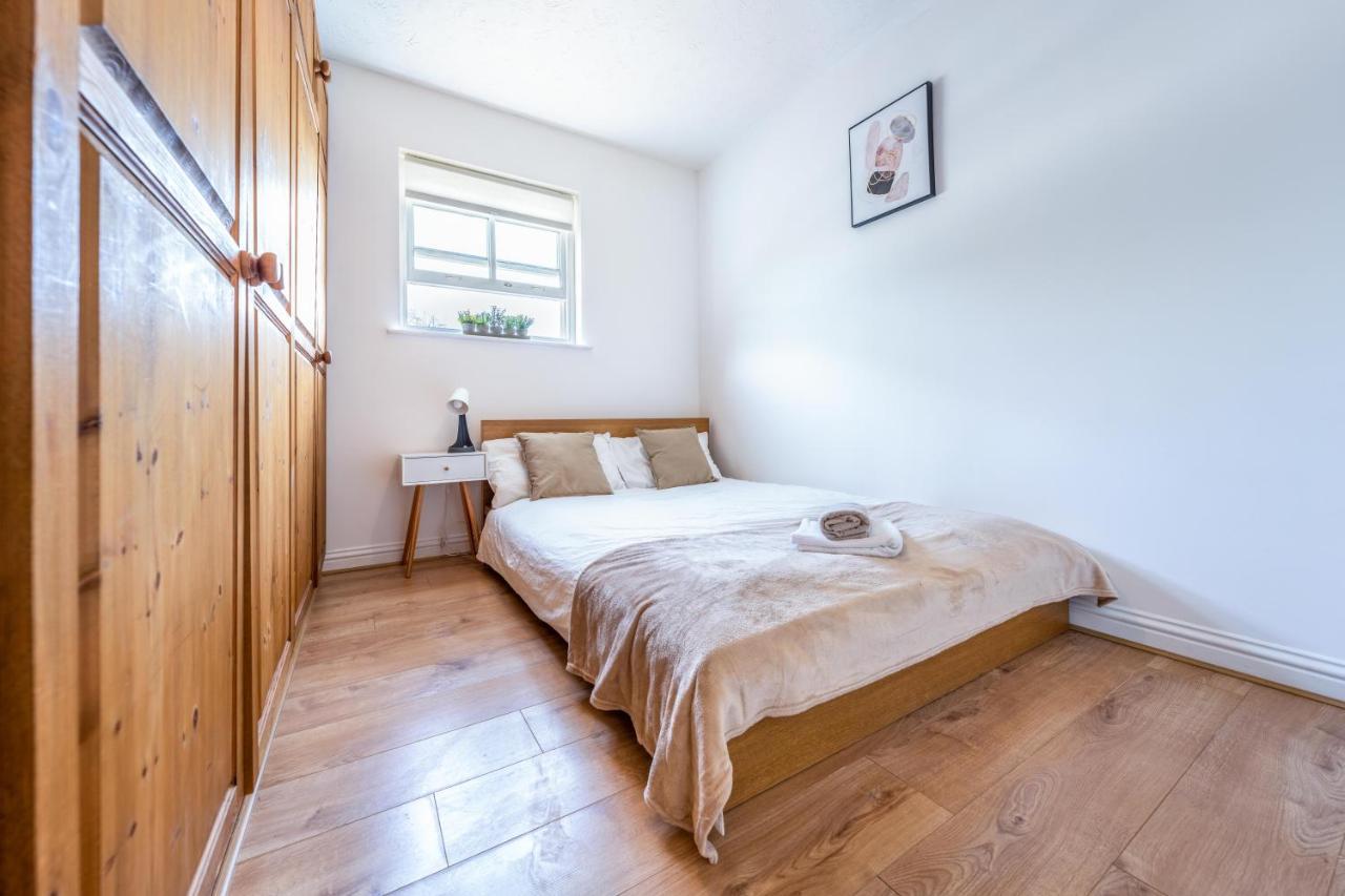 Stansted Airport & Bishops Stortford Town Centre Professional Apartment Bishop's Stortford Bagian luar foto