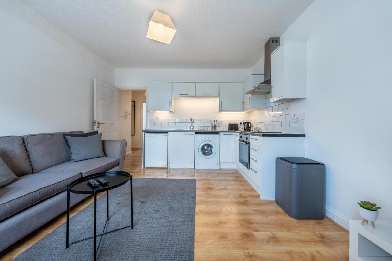 Stansted Airport & Bishops Stortford Town Centre Professional Apartment Bishop's Stortford Bagian luar foto