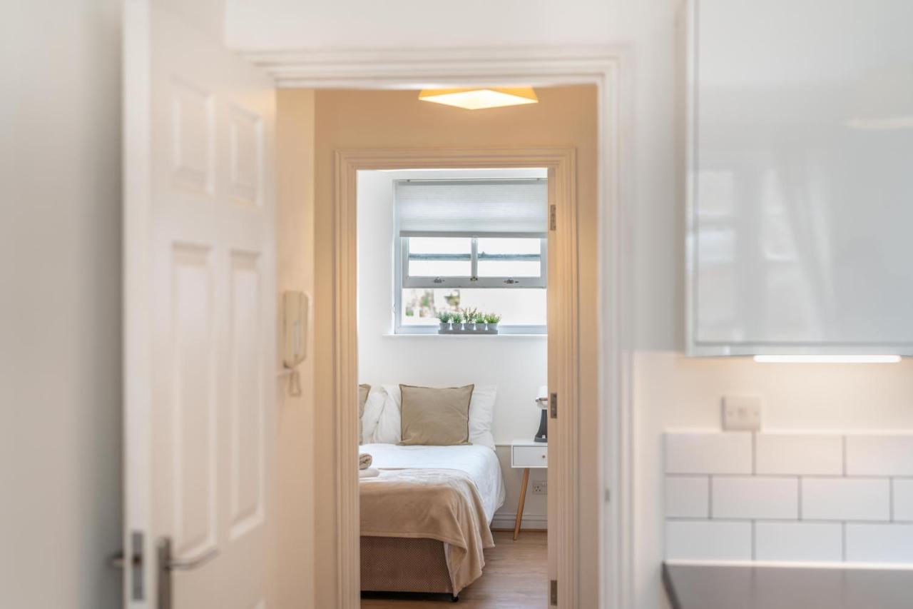 Stansted Airport & Bishops Stortford Town Centre Professional Apartment Bishop's Stortford Bagian luar foto